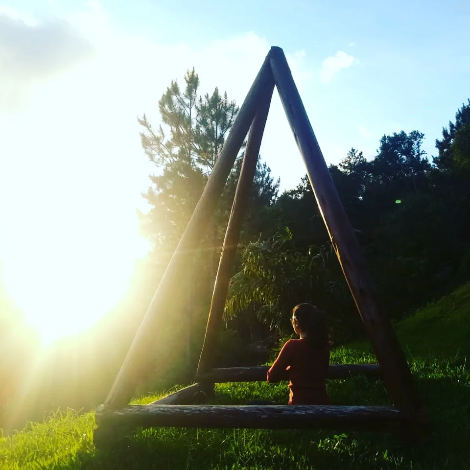 Yoga Matinal: 10 minutos para começar o dia com energia e presença — Arte em Movimento Yoga